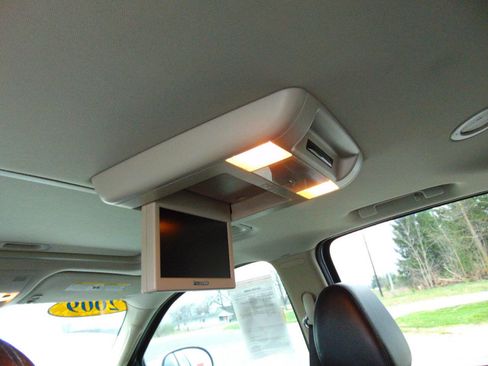 Used 2009 Chevrolet Suburban LT image 10