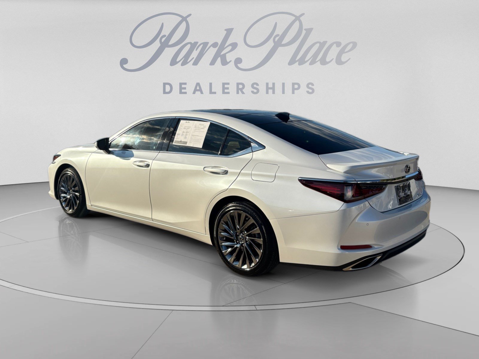 Used 2024 Lexus ES 350 Ultra Luxury w/ Accessory Package (Z2) FWD image 3