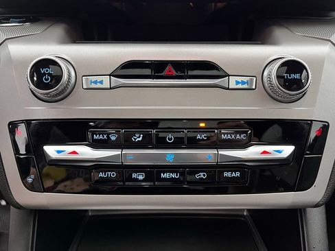 Used 2023 Ford Explorer XLT w/ Equipment Group 202A image 29