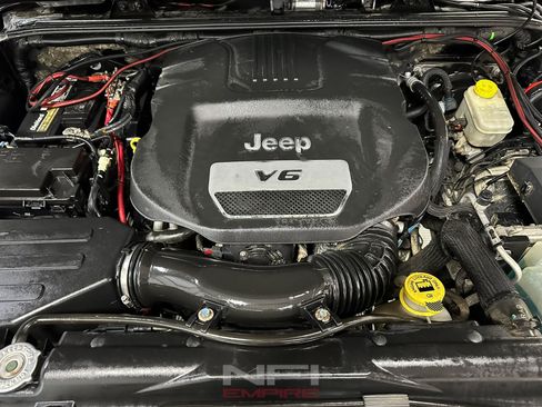 Used 2014 Jeep Wrangler Unlimited Sport w/ Quick Order Package 24S AWD/4WD image 46
