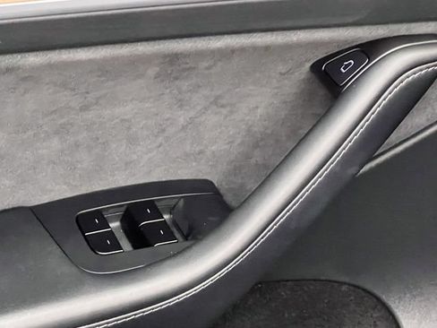 Used 2025 Tesla Model Y Long Range AWD/4WD image 10