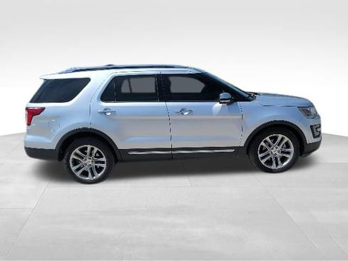 Used 2016 Ford Explorer Limited w/ Equipment Group 301A FWD image 2