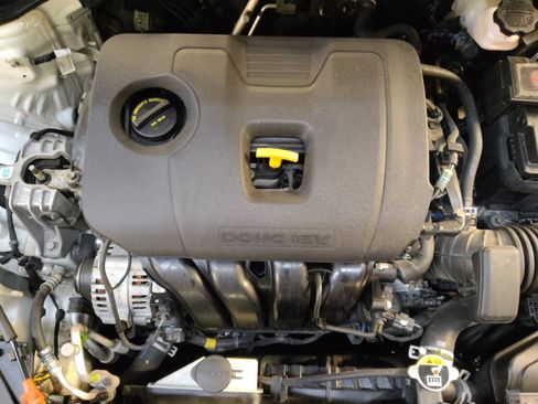 Used 2019 Hyundai Elantra SE image 30