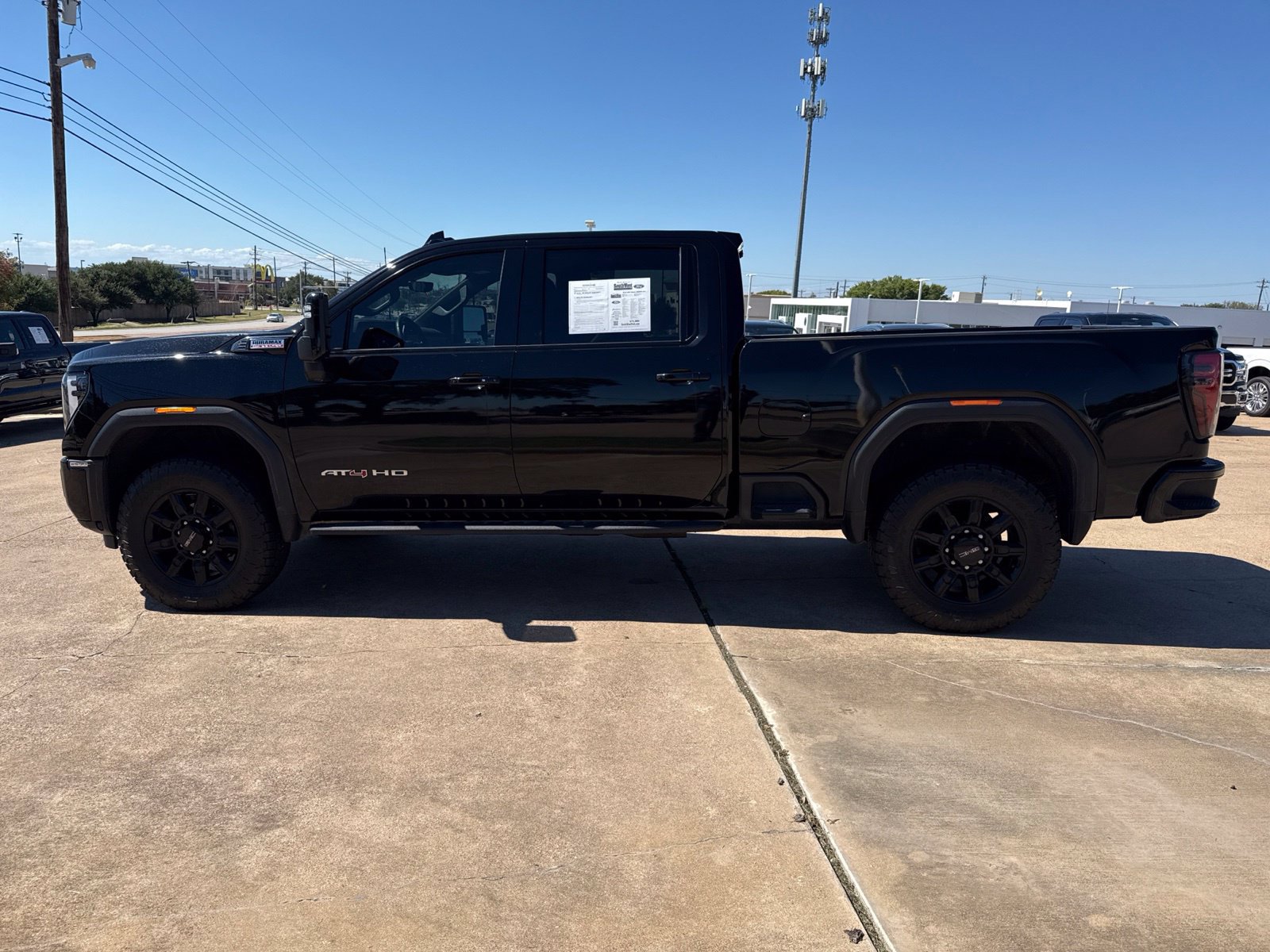 Used 2024 GMC Sierra 2500 AT4 w/ AT4 Premium Plus Package AWD/4WD image 4