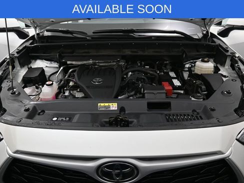 Used 2023 Toyota Highlander L FWD image 35