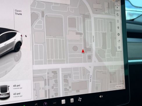 Used 2023 Tesla Model Y Long Range image 19