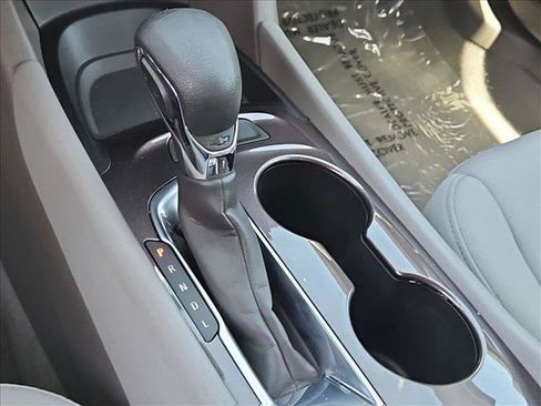 Used 2022 Chevrolet Malibu LS FWD image 16