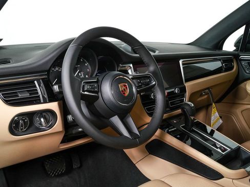 Used 2026 Porsche Macan AWD/4WD image 4