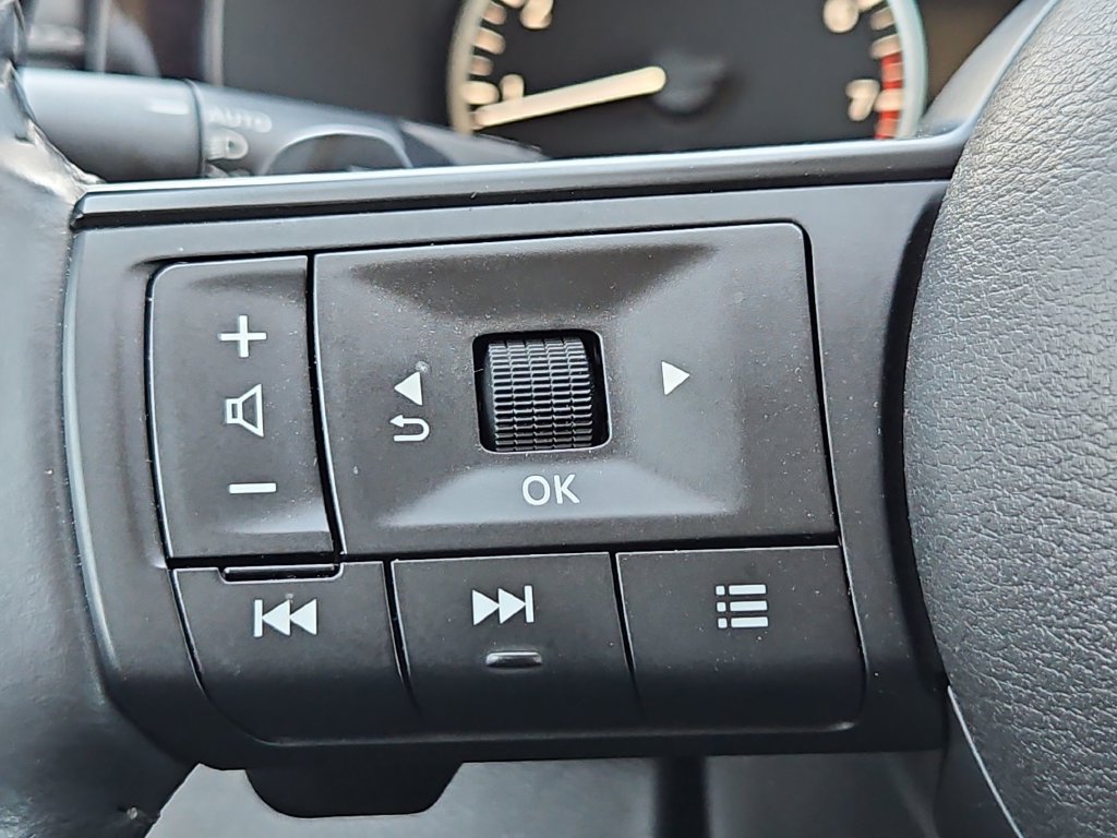 Used 2025 Nissan Pathfinder SV w/ SV Premium Package FWD image 20