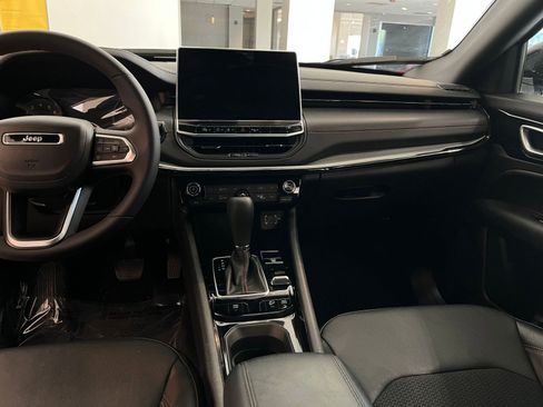 Used 2025 Jeep Compass Trailhawk image 35