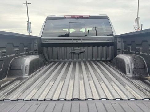 New 2026 Chevrolet Silverado 1500 High Country AWD/4WD image 9