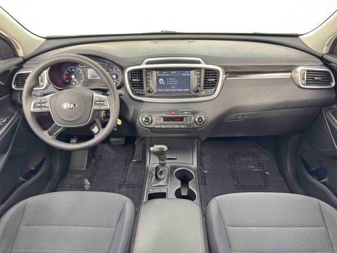 Used 2019 Kia Sorento LX image 11