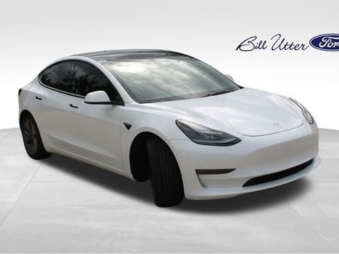 Used 2022 Tesla Model 3 Long Range AWD/4WD image 3
