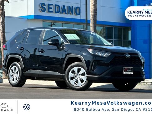 Used 2022 Toyota RAV4 LE image 1