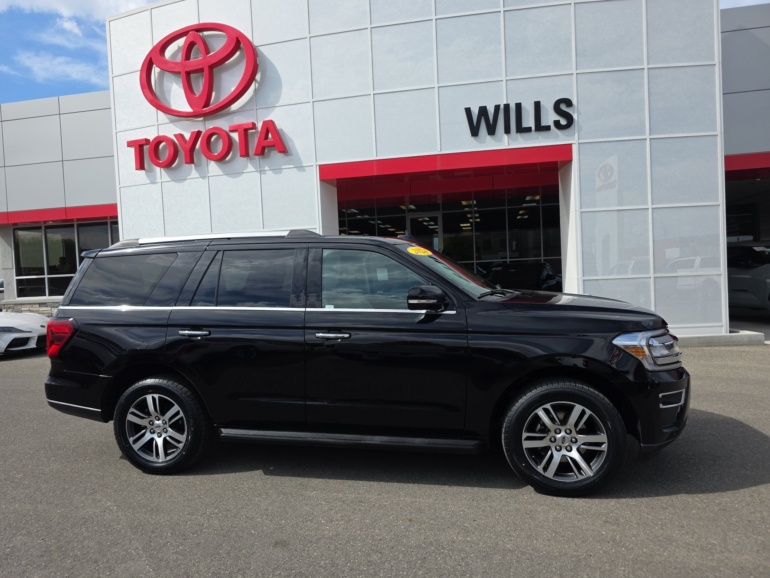 Used 2024 Ford Expedition Limited AWD/4WD image 1