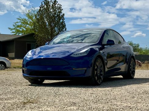 Used 2021 Tesla Model Y Performance image 10