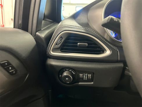 New 2025 Chrysler Pacifica Select image 19