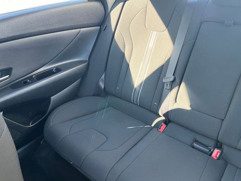 Used 2025 Hyundai Elantra SEL image 37