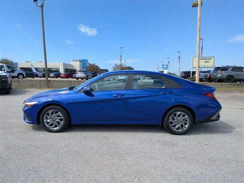 Used 2024 Hyundai Elantra SEL image 6