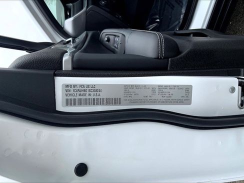 Certified 2025 Jeep Grand Cherokee Limited AWD/4WD image 31