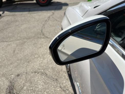 Used 2017 Ford Fusion Energi Titanium FWD image 12