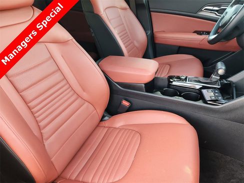 New 2025 Kia Sportage SX image 9
