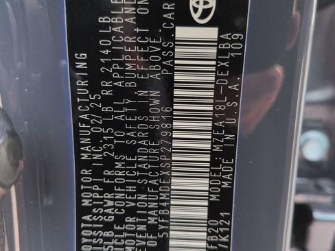 Certified 2025 Toyota Corolla LE FWD image 29