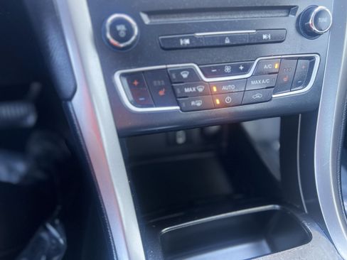 Used 2018 Ford Fusion SE w/ Equipment Group 602A FWD image 12