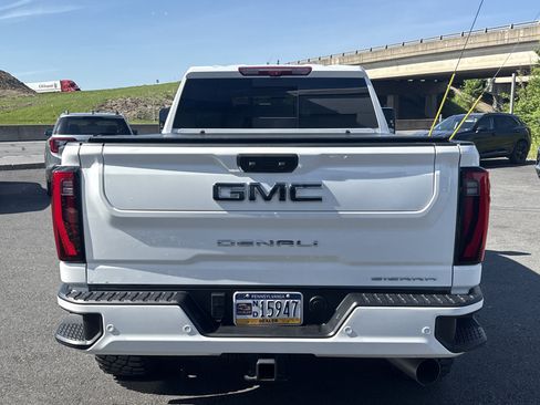 Used 2024 GMC Sierra 2500 Denali Ultimate AWD/4WD image 4