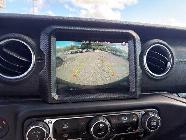 Used 2022 Jeep Wrangler Unlimited Sahara AWD/4WD image 5