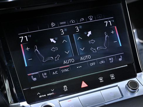 Used 2022 Audi e-tron Chronos image 18