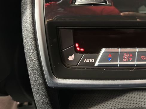 Used 2022 BMW X5 xDrive40i w/ M Sport Package AWD/4WD image 25