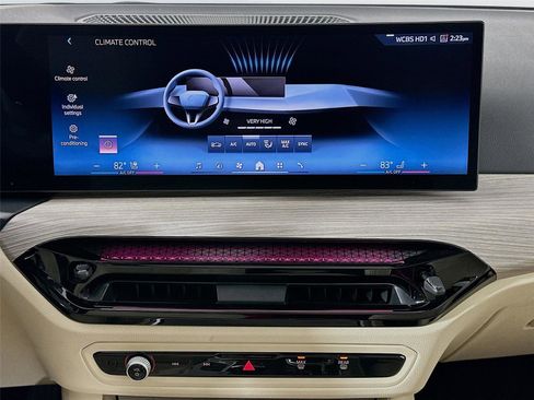 Certified 2025 BMW 330i xDrive Sedan w/ Convenience Package image 16