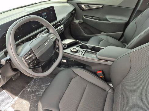 New 2025 Kia EV6 Light w/ Light LR Technology Package image 10