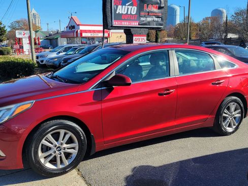 Used 2015 Hyundai Sonata SE w/ Cargo Package image 2