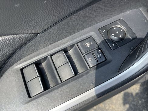 Used 2022 Toyota RAV4 XLE image 13