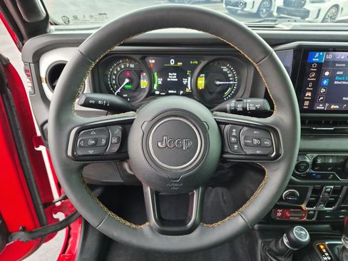 Used 2024 Jeep Wrangler Unlimited AWD/4WD image 18