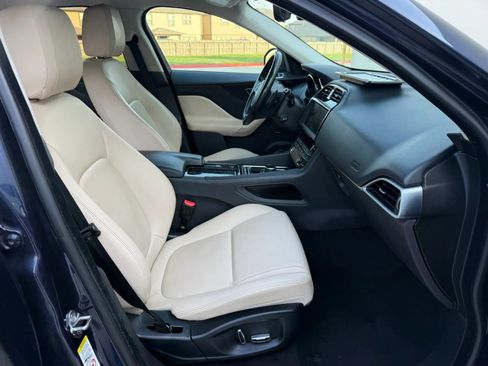 Used 2019 Jaguar F-PACE Premium AWD/4WD image 16