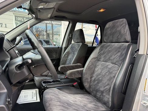 Used 2004 Honda CR-V EX image 10
