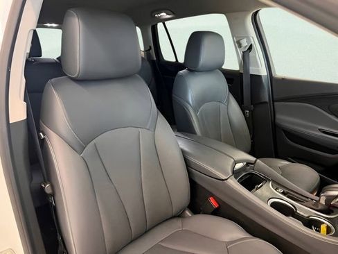 Used 2019 Buick Envision Essence FWD image 16