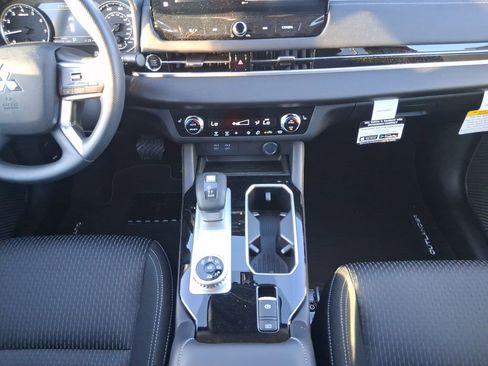 New 2026 Mitsubishi Outlander ES AWD/4WD image 11