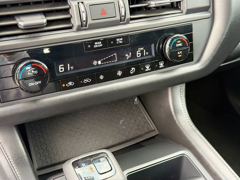Used 2023 Nissan Pathfinder S FWD image 32