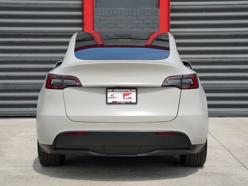 Used 2023 Tesla Model Y Long Range AWD/4WD image 9