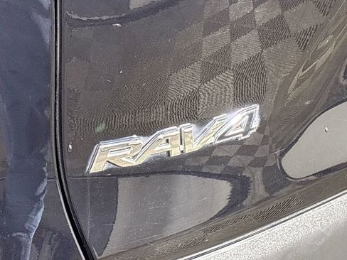 Used 2022 Toyota RAV4 XLE Premium w/ Carpet Mat Package (TMS) image 24