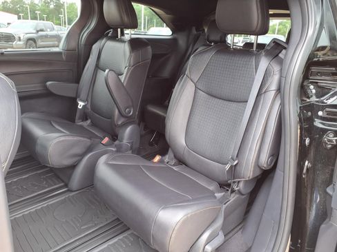 Certified 2025 Toyota Sienna XLE Woodland Edition image 17