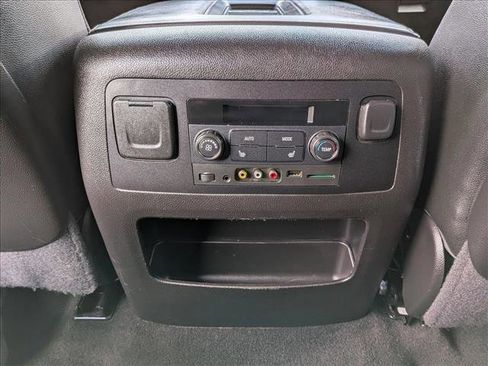 Used 2016 Chevrolet Suburban LTZ RWD image 18