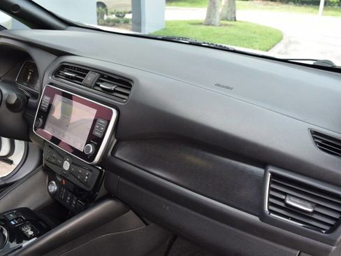 Used 2022 Nissan Leaf SV image 54