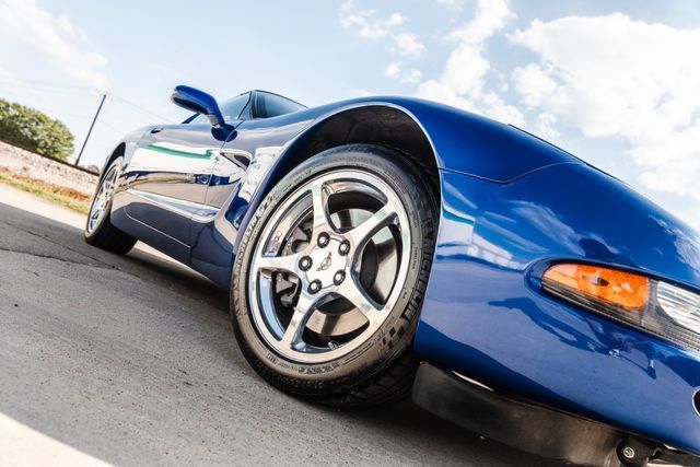 Used 2003 Chevrolet Corvette Coupe w/ Preferred Equipment Group RWD image 25