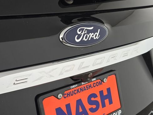 Used 2018 Ford Explorer XLT w/ Equipment Group 202A FWD image 36