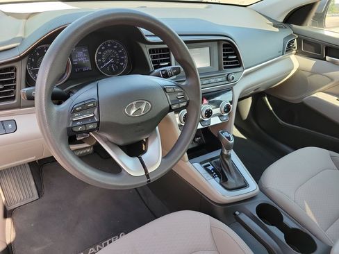 Used 2019 Hyundai Elantra SE FWD image 11